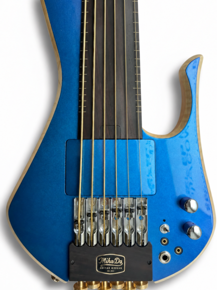 MihaDo FingyBass Devi 24-inch 6-string fretless short scale bass front angle